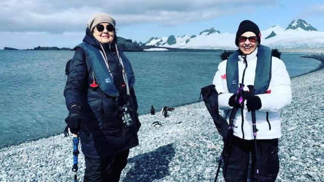 Las dos amigas, durante su viaje.