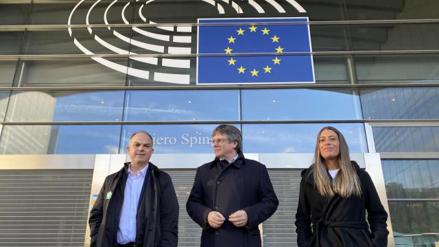 Puigdemont junto a Jordi Turull y Míriam Nogueras en Bruselas.