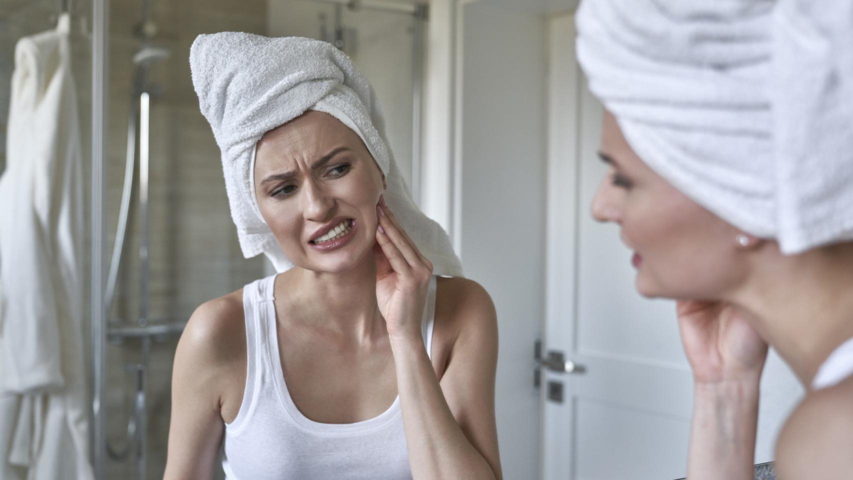 Así se puede reducir el bruxismo con el yoga facial