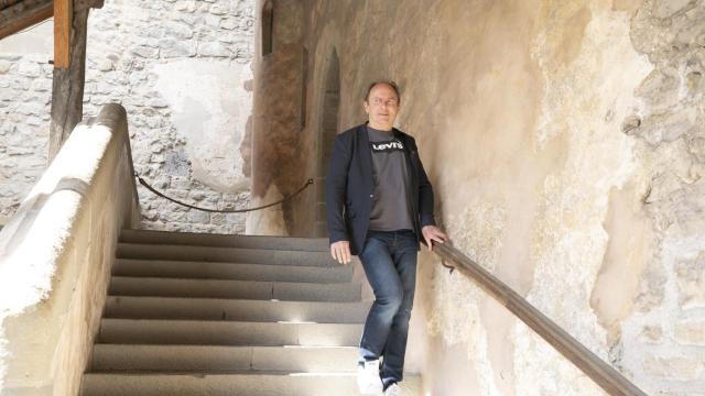 Marc, el paciente de párkinson que ha recuperado la movilidad con un neuroimplante. ©CHUV-Gilles-Weber