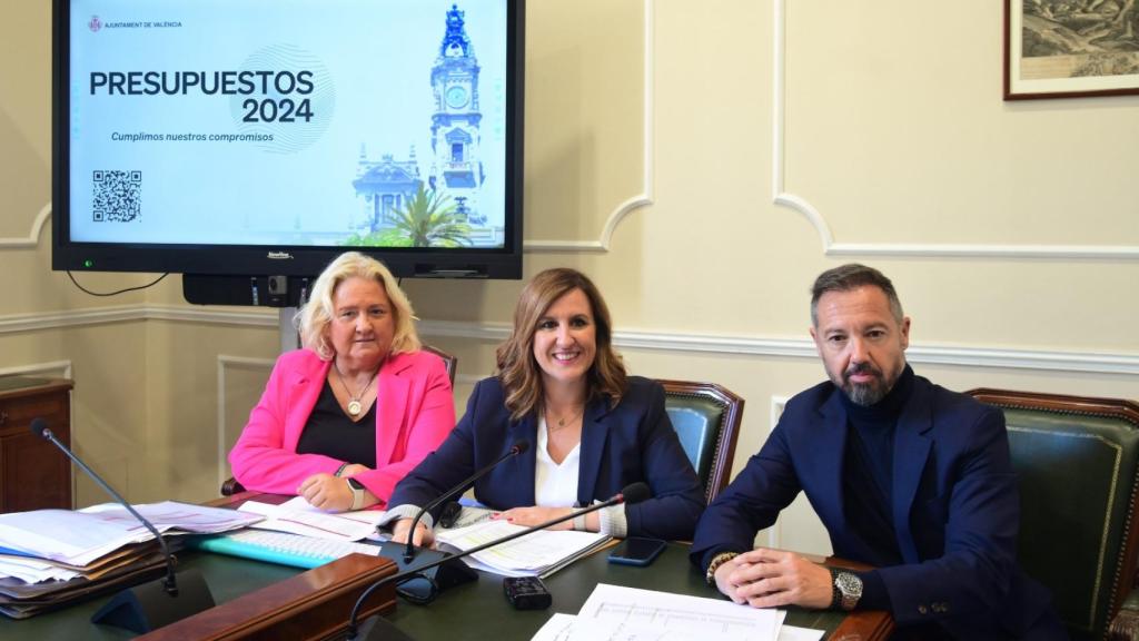 Catalá junto a San Segundo y Badenas en la rueda de prensa de este lunes. EE