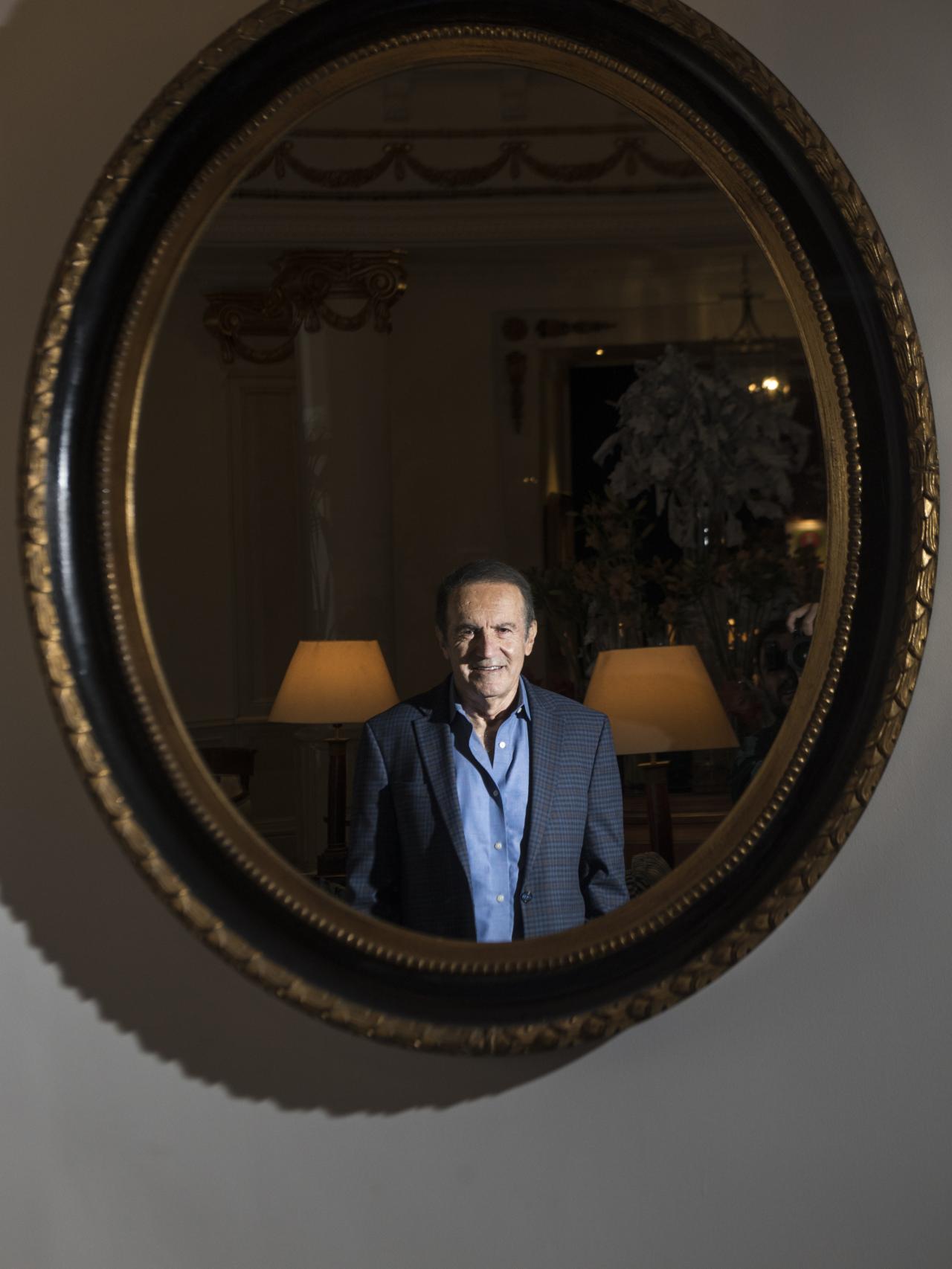 Andrés Oppenheimer posa para la entrevista.