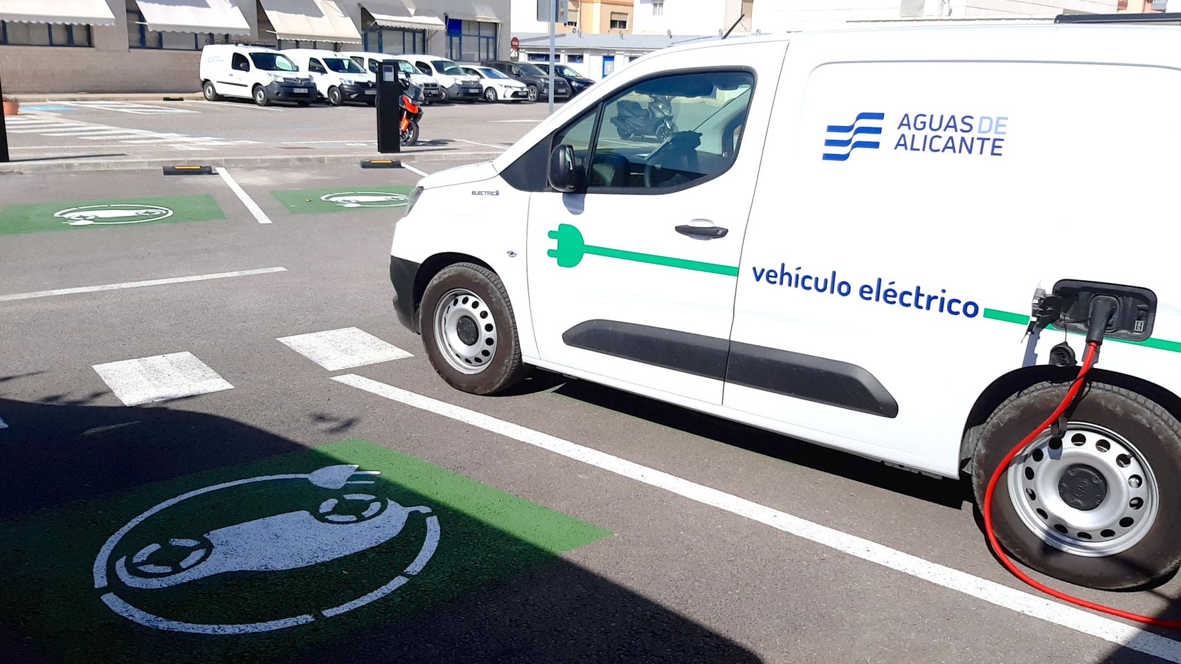 Así son las nuevas instalaciones que ha preparado Aguas de Alicante para la recarga de vehículos eléctricos.