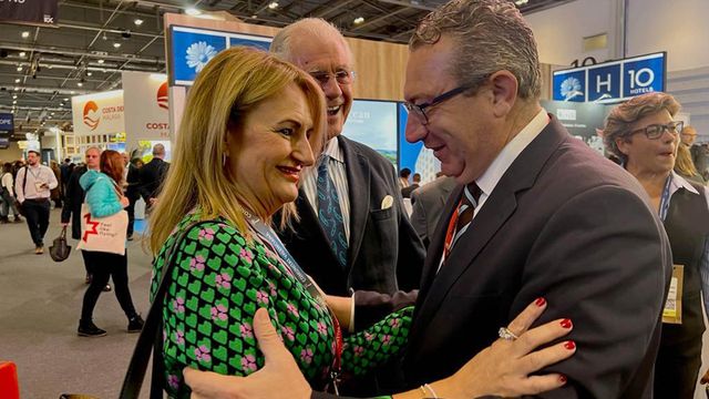 El alcalde de Benidorm, Toni Pérez, junto a la consellera Nuria Montes.