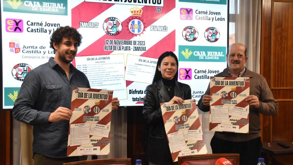 Laura Huertos, la técnico de comunicación de la entidad, y Fernando de la Rúa, el gerente del club rojiblanco