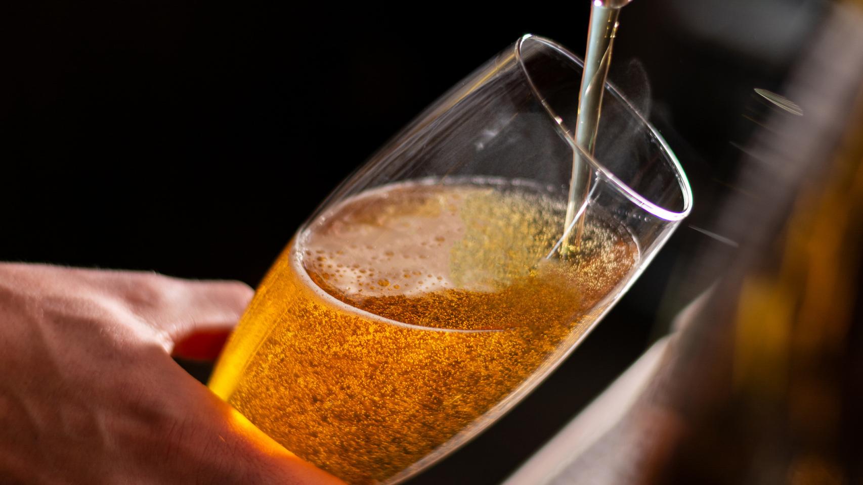 El aviso de un experto sobre las cervezas con limón.