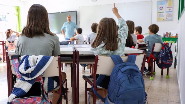 Este es el sueldo de un maestro en Castilla-La Mancha