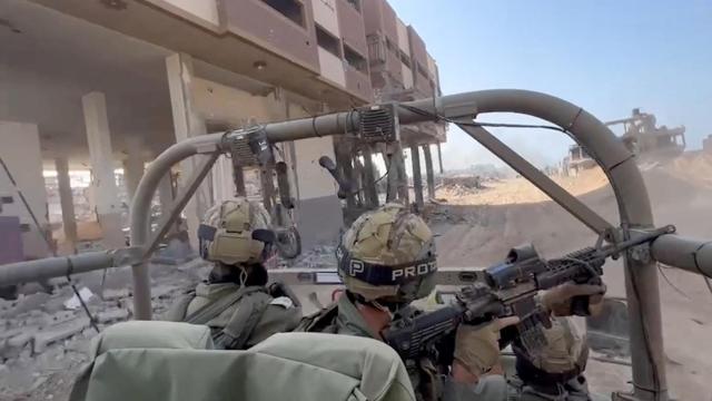 Soldados israelíes durante una operación militar en una ubicación desconocida de Gaza.