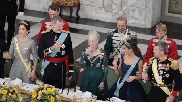 Soufflé, timbal de col y mucho toque español: así fue la lujosa cena de gala de Felipe y Letizia en Dinamarca