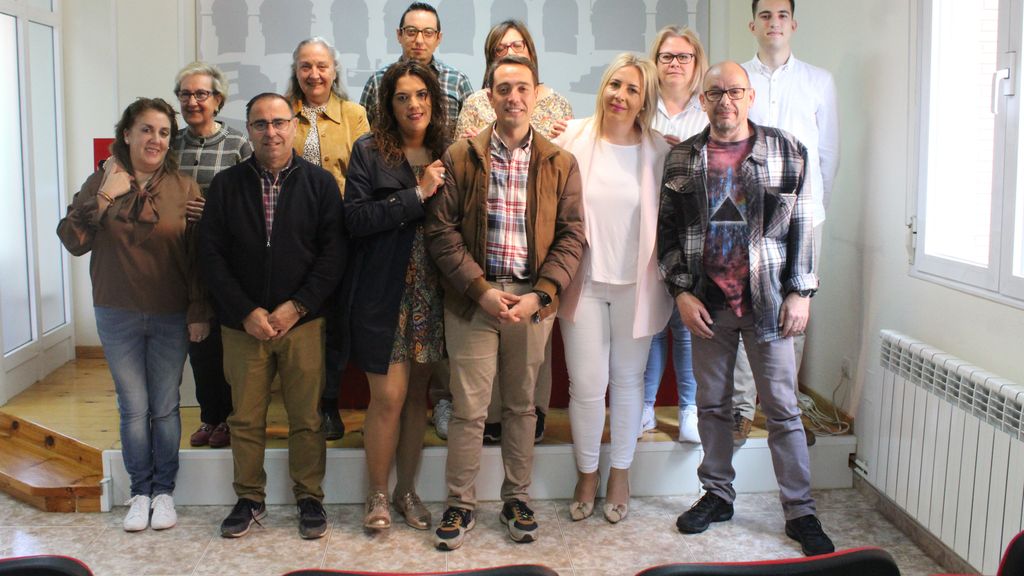 Luciano Huerga junto a sus compañeros del PSOE de Benavente