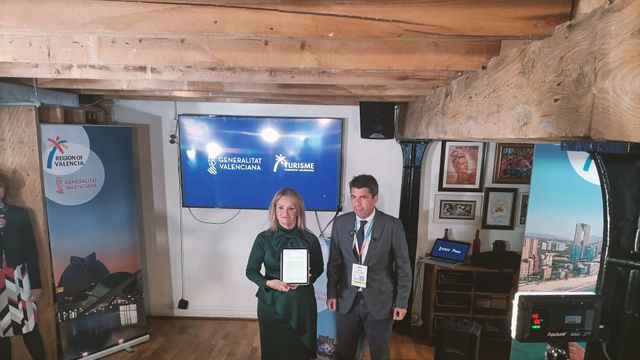 Nuria Montes y Carlos Mazón durante el envío simbolico de la derogación del impuesto aprobado por Ximo Puig.