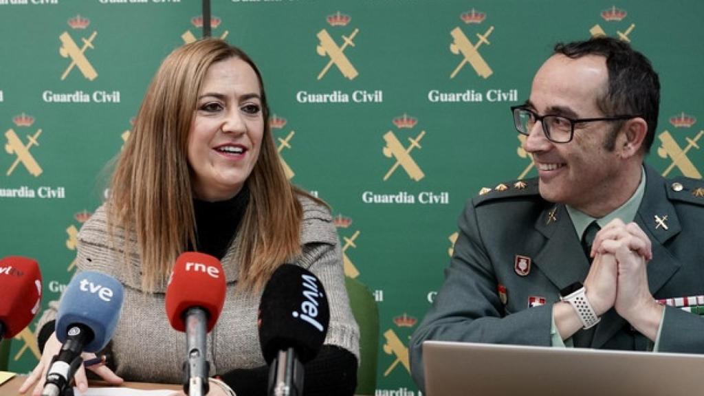 Virginia Barcones, delegada del Gobierno en Castilla y León, junto al coronel jefe de la Comandancia de Valladolid, Manuel Andrés Velarde