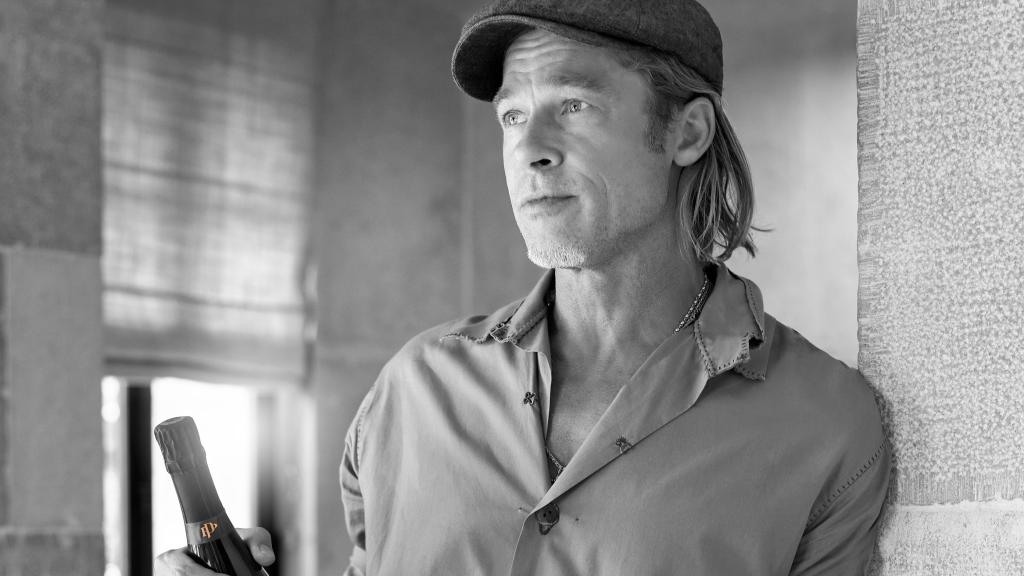 Brad Pitt presumiendo de champán