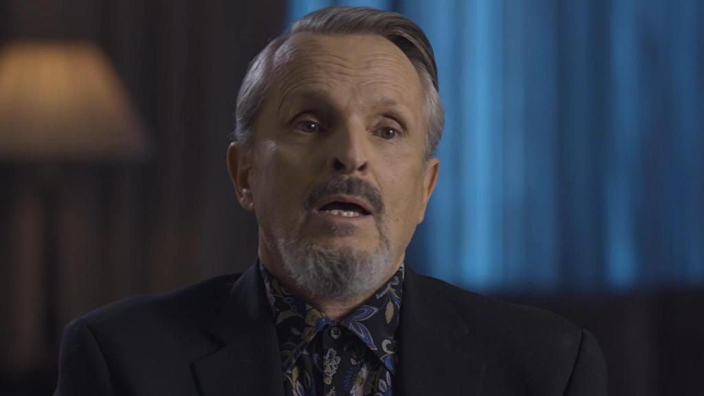 Miguel Bosé revela a Joaquín Prat la identidad de su primer amor: una mujer lístima y madrina de uno de sus hijos