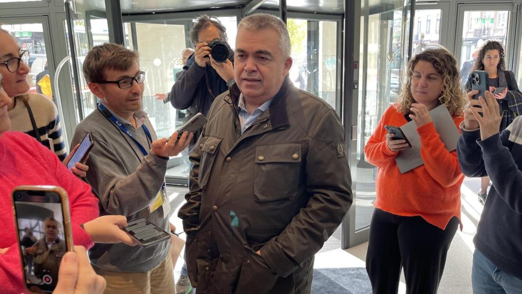 El secretario general del PSOE, Santos Cerdán, este martes en el hotel en el que se aloja en Bruselas