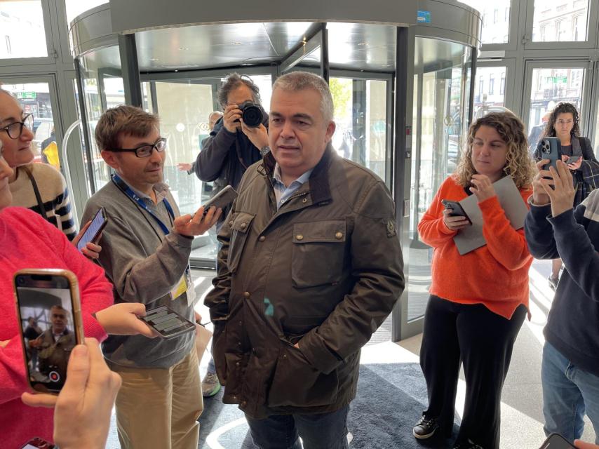 El secretario general del PSOE, Santos Cerdán, este martes en el hotel en el que se aloja en Bruselas.