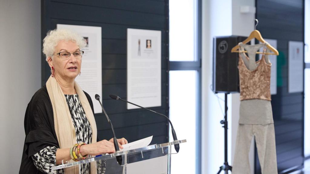 La embajadora de Israel en España, Rodica Radian-Gordon, interviene durante la inauguración de 'She's gone'.