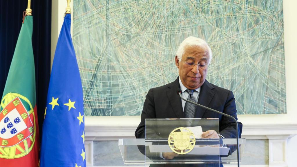El exprimer ministro de Portugal, António Costa, abandona este martes el palacio de São Bento en Lisboa.
