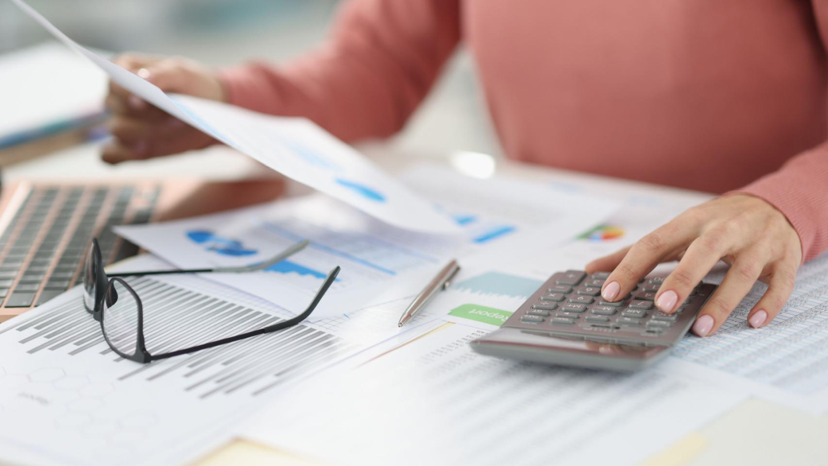 mujer, finanzas