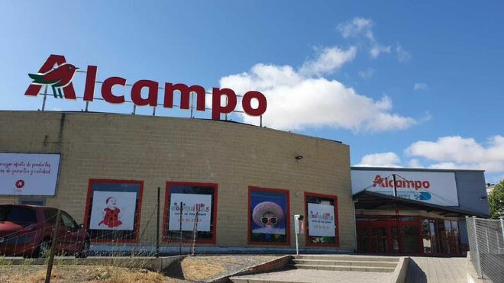 Fachada Alcampo.