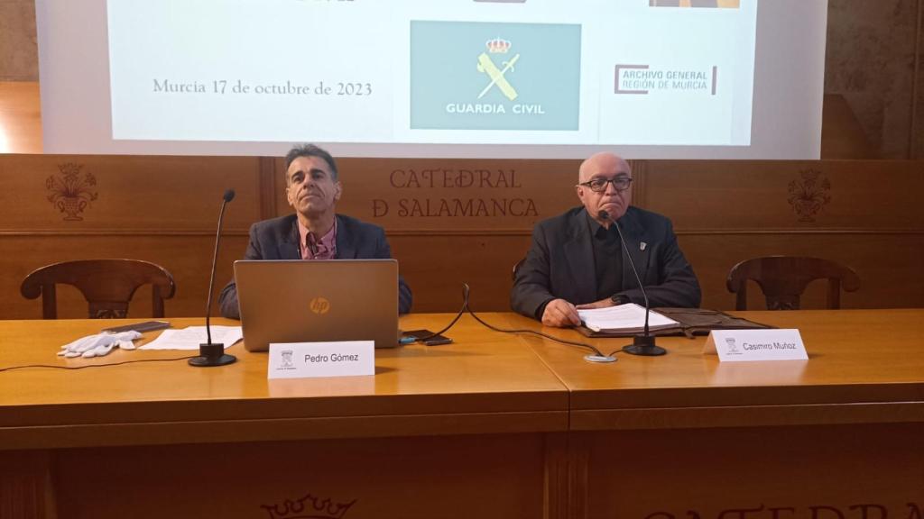 Pedro Gómez y Casimiro Muñoz, esta mañana en la Catedral Vieja de Salamanca