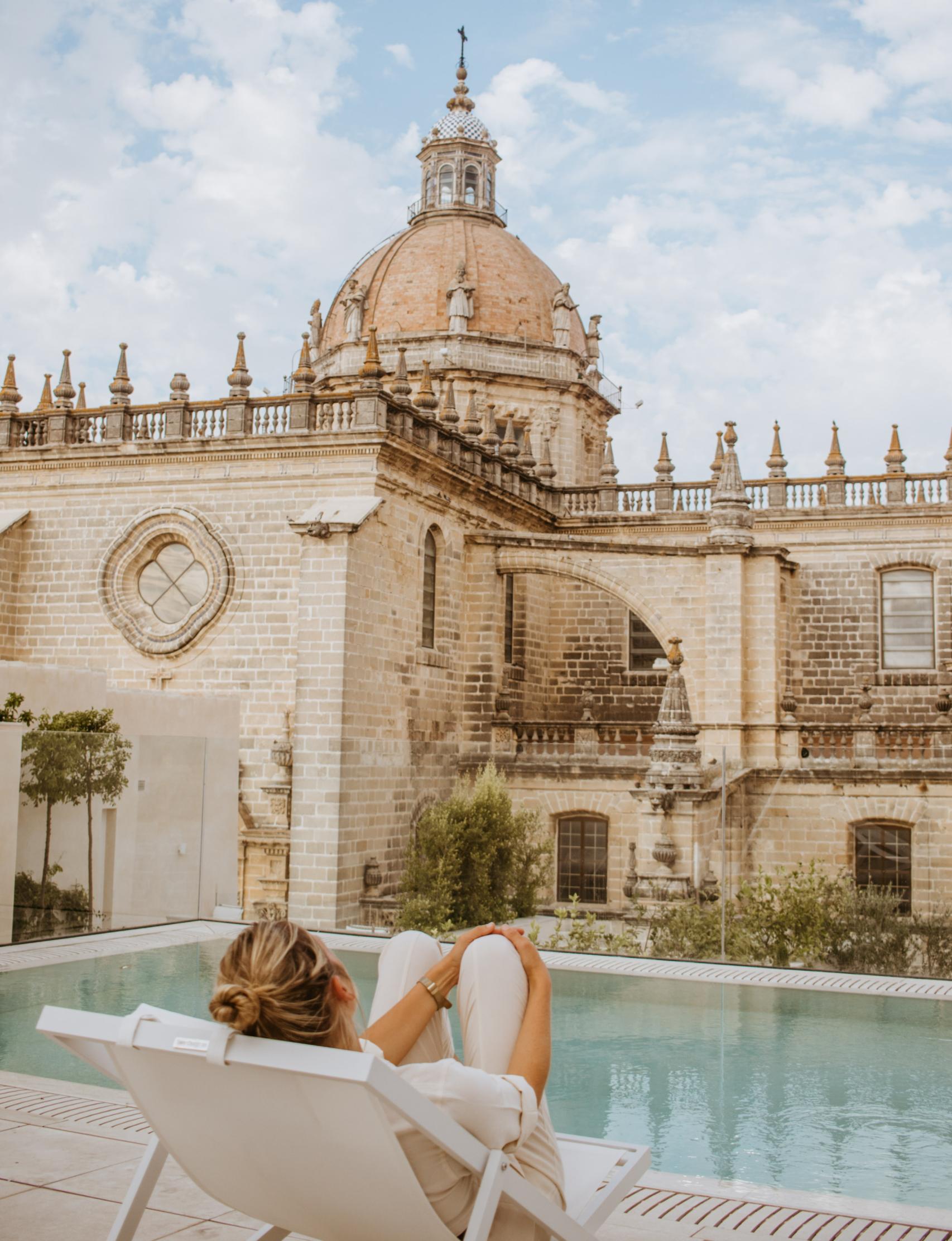 Catedral de Jerez desde la piscina del Hotel Bodega Tío Pepe