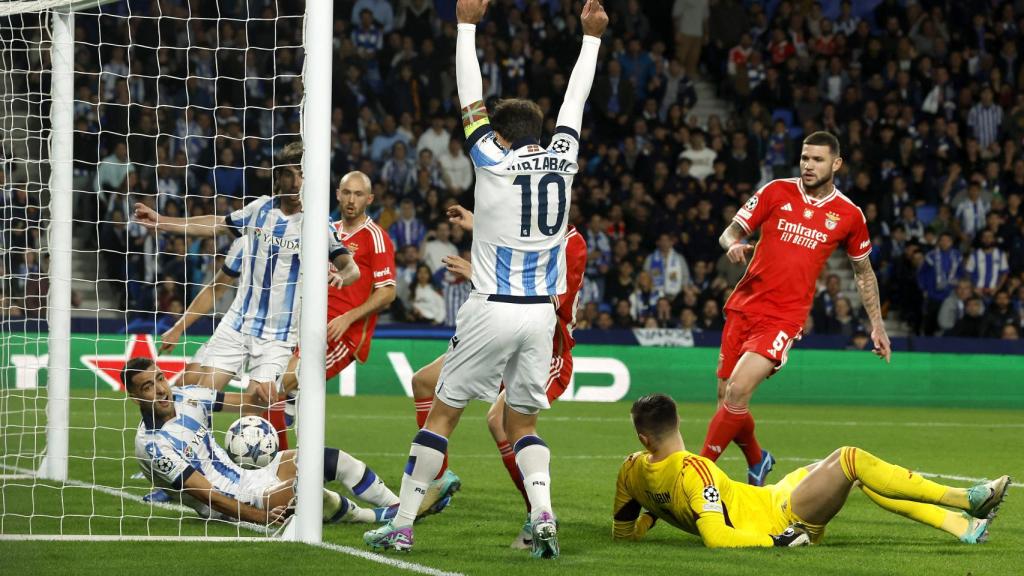 Momento del gol anulado a la Real Sociedad.