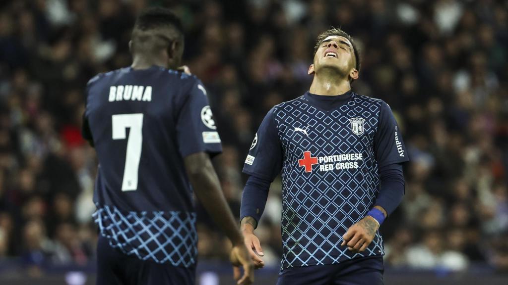 Los jugadores del Braga se lamentan.