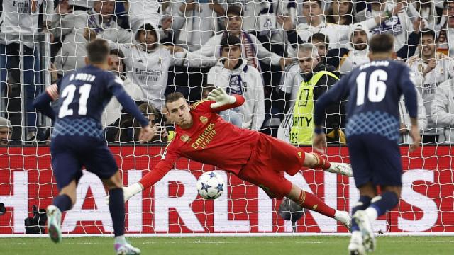 Lunin para un penalti a Álvaro Djaló en el Real Madrid - Braga