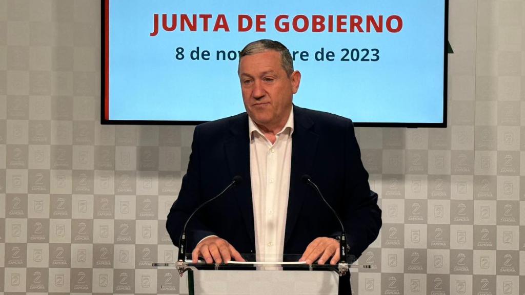 El presidente de la Diputación de Zamora, Javier Faúndez, se ha reunido con el alcalde de Molacillos