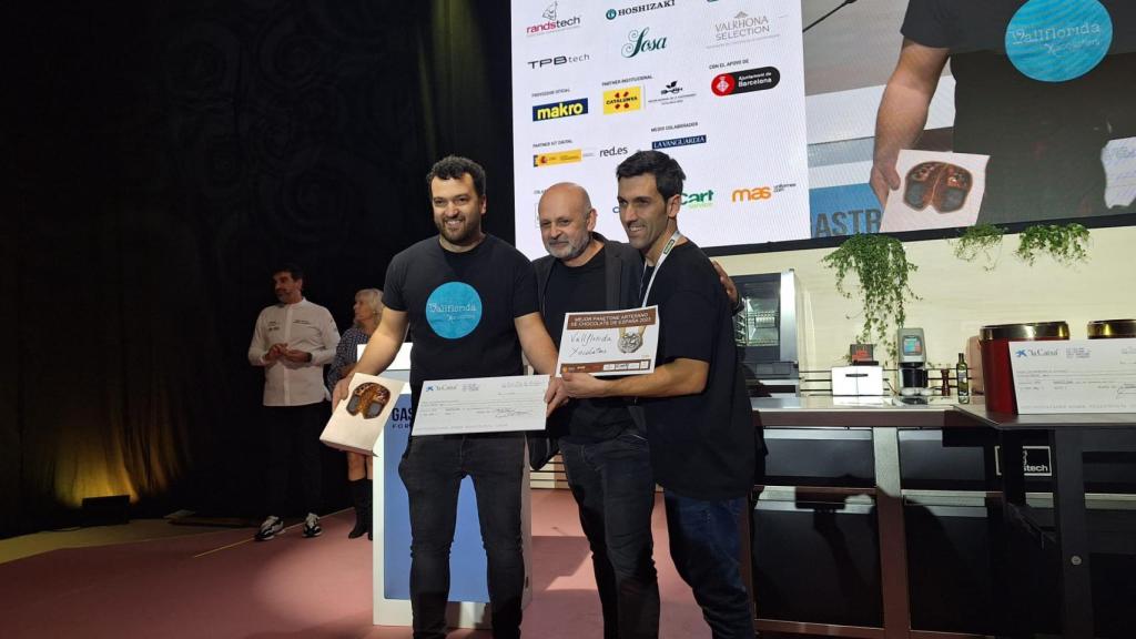 Lluís Costa recibiendo su premio