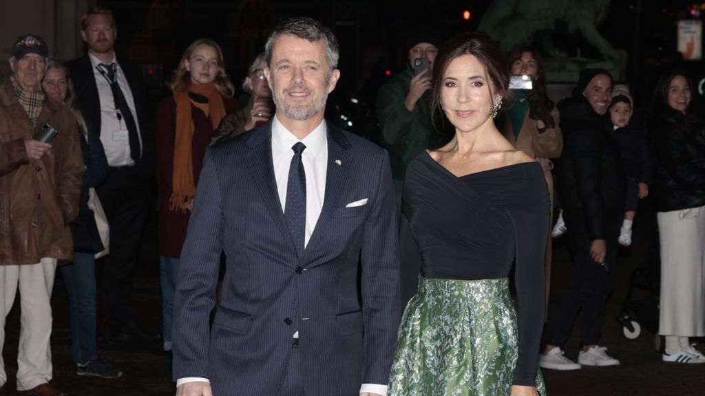 Federico de Dinamarca junto a su mujer, Mary, el día que salió a la luz la primera imagen de su encuentro con Genoveva Casanova.