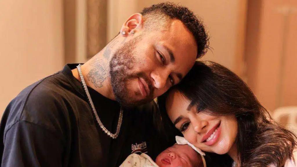 Neymar junto a su pareja Bruna Biancardi y su hija Mavie