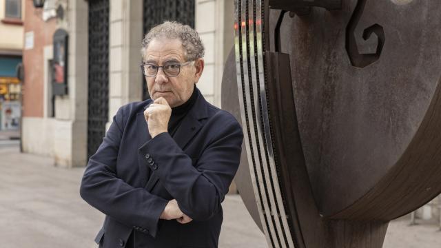 Roberto Verino posa para la entrevista en Castellón.