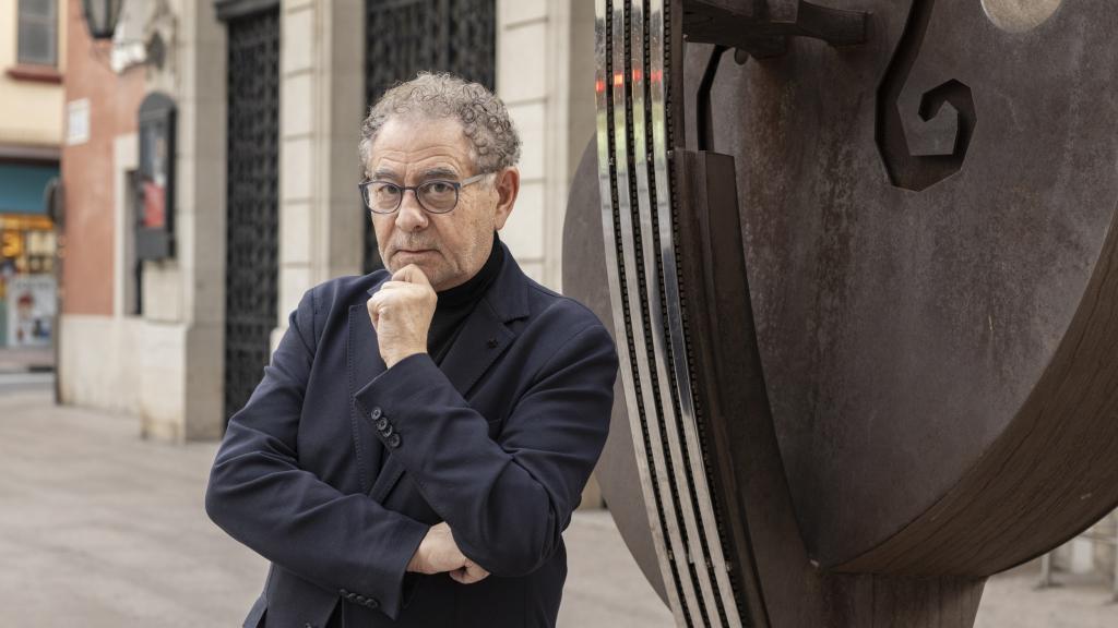 Roberto Verino posa para la entrevista en Castellón.
