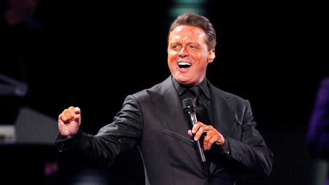 El cantante puertorriqueño Luis Miguel.