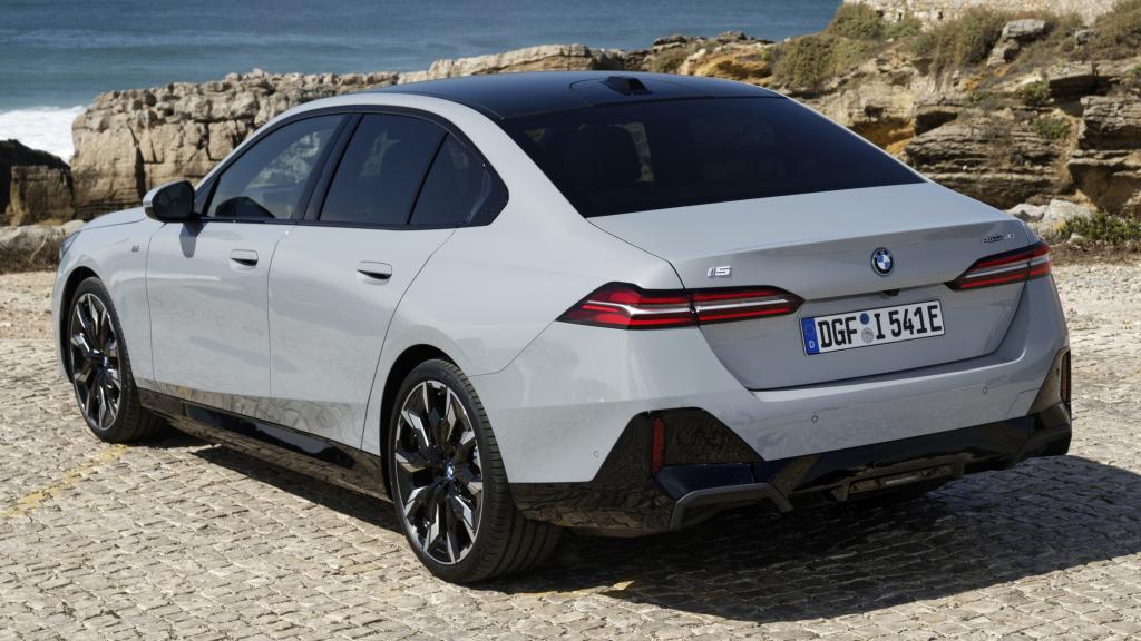 BMW i5.