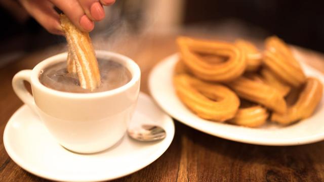 Estos son los mejores churros con chocolate que puedes comer en Asturias