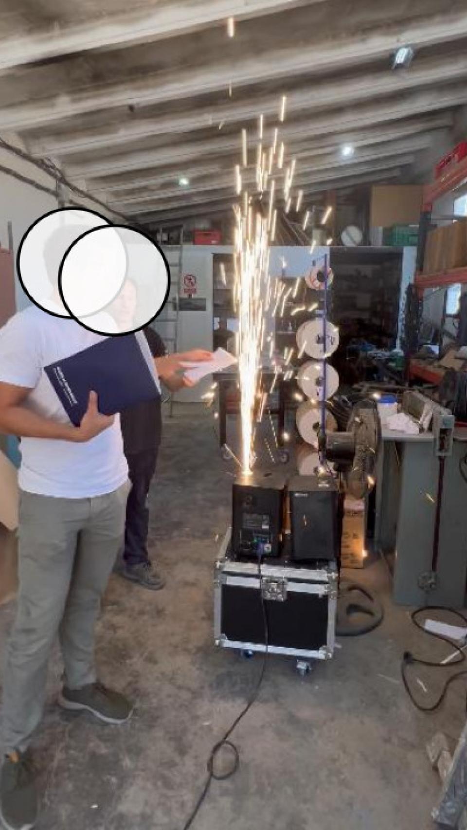 Uno de los test de material realizados por la Policía Nacional con la máquina de fuego frio.