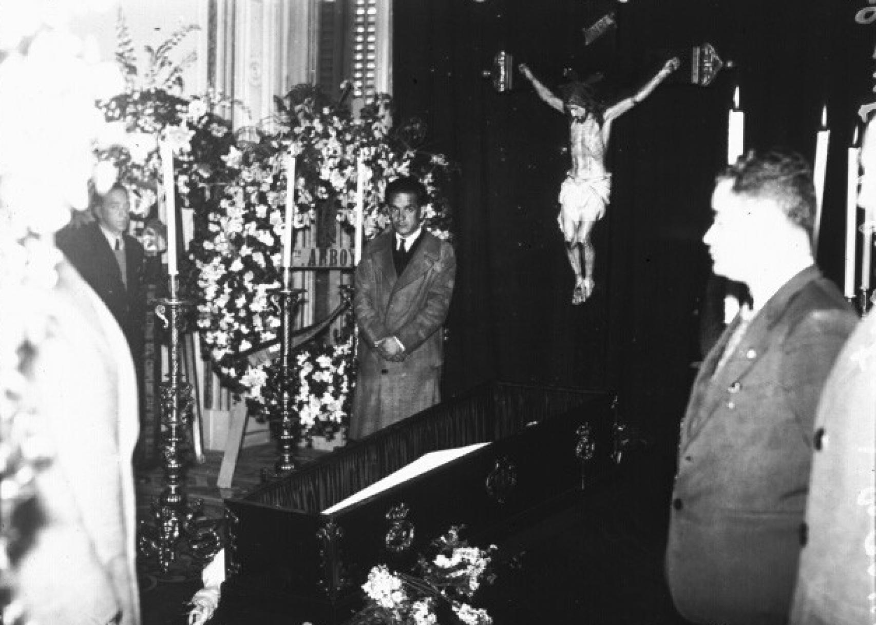 Capilla ardiente en la Dirección General de Seguridad del agente Jesús Gisbert.