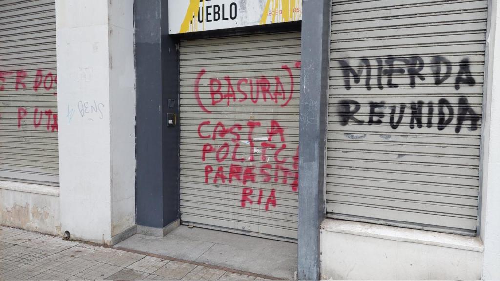 Así ha aparecido la sede del PSOE de Burgos este jueves