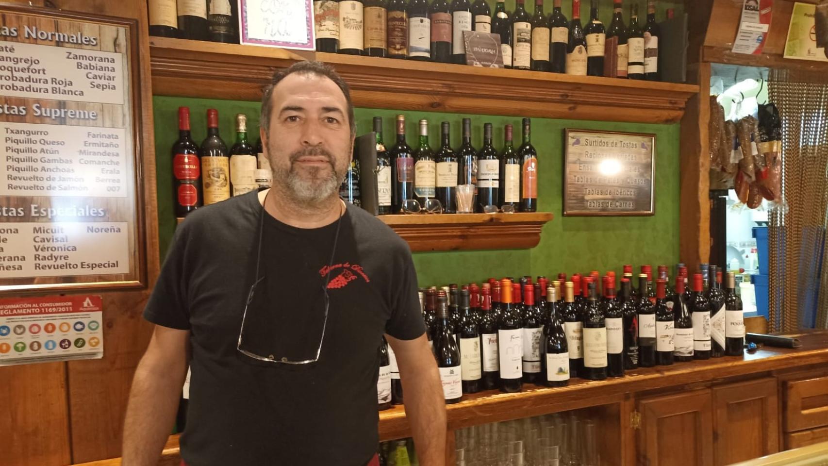 Carlos Cifuentes, uno de los socios de la Taberna de Dionisos de Salamanca