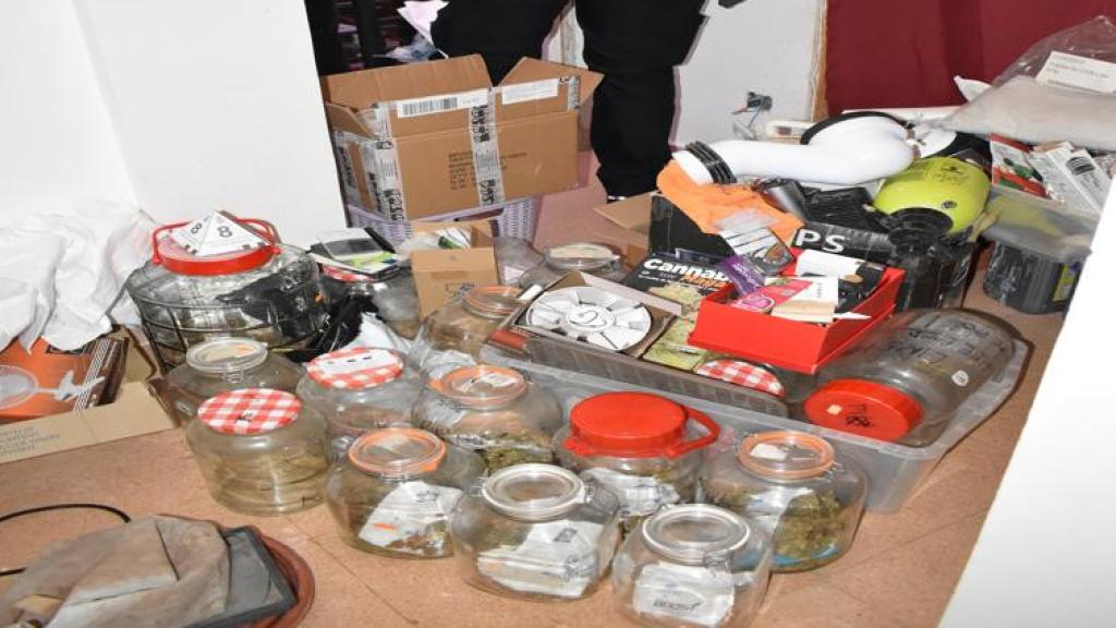 Drogas y otros efectos intervenidos por la Policía Nacional en Alcázar de San Juan.