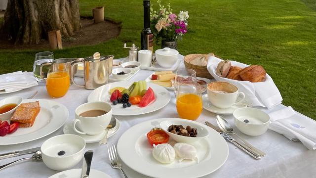 Un desayuno en Finca Cortesín.