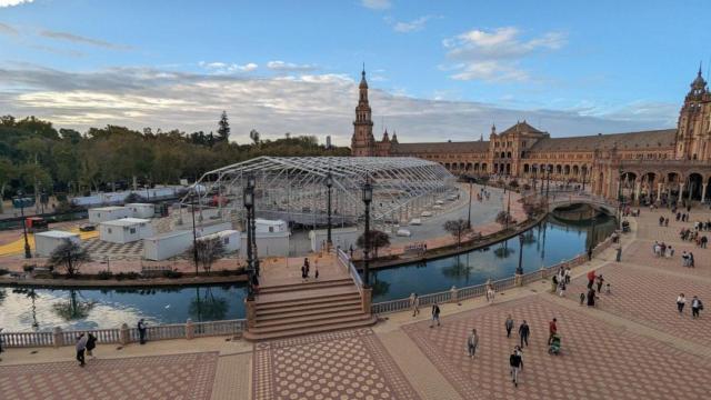 Carpa instalada en la Plaza de España con motivo de los Latin Grammy.