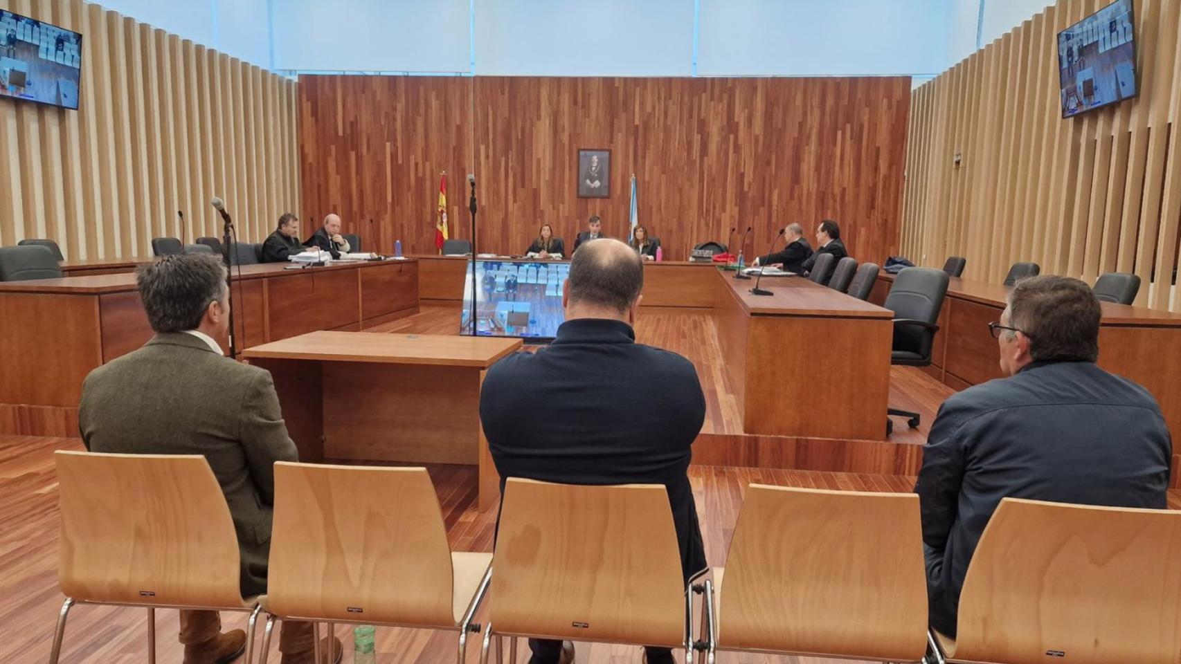 Imagen de los tres acusados en el juicio.