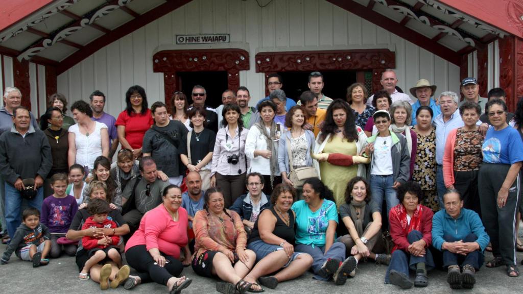 Imagen de un encuentro entre el municipio segoviano de Valverde del Majano y la tribu de los Paniora, en Nueva Zelanda.