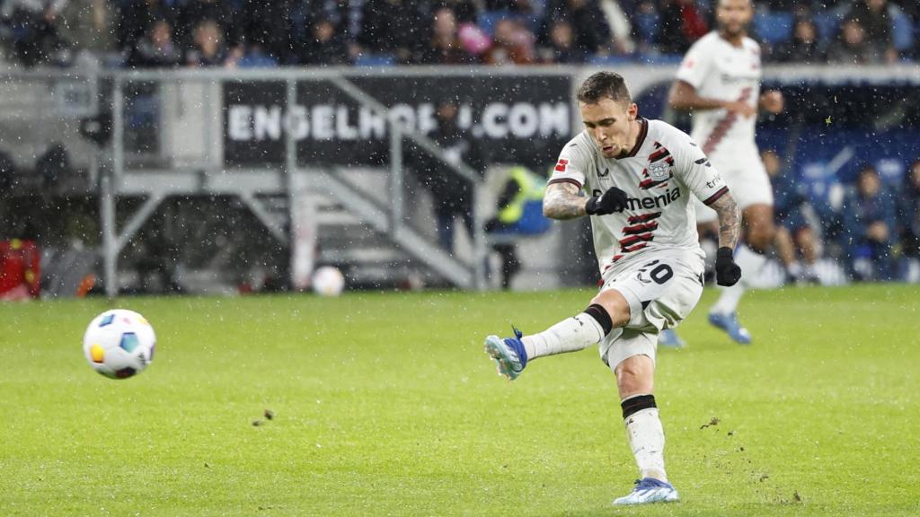 Grimaldo, en un partido con el Leverkusen