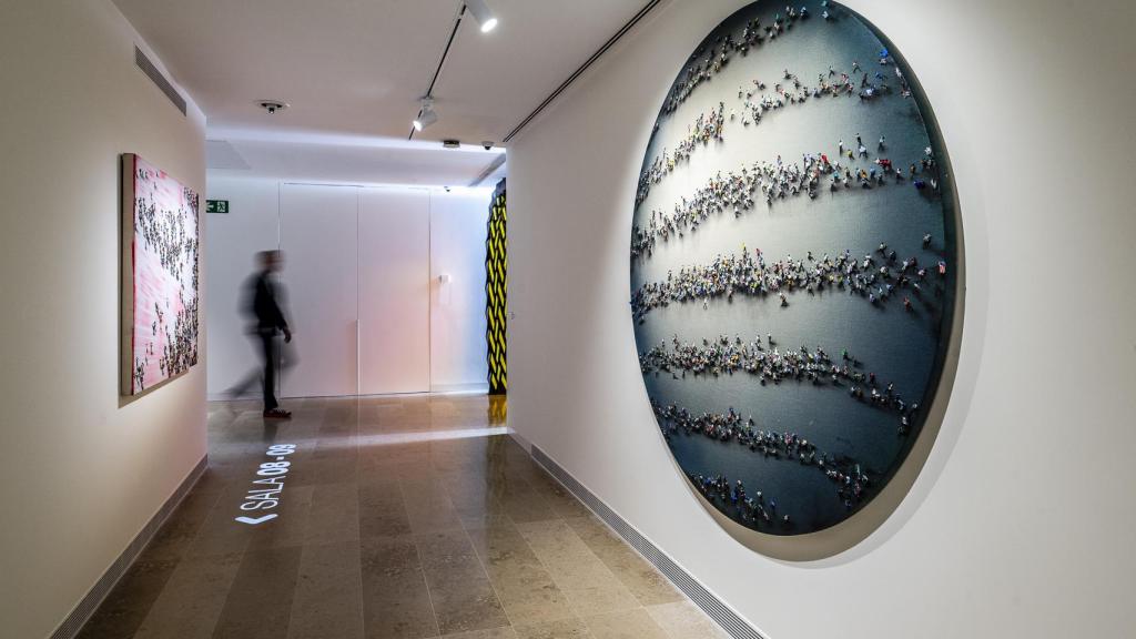 Sala 8 - Juan Genovés. Foto:  Centro de Arte Hortensia Herrero / Adolfo Benetó