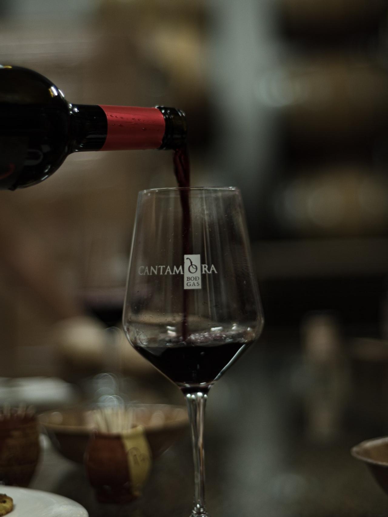 El vino de la Bodega Cantamora